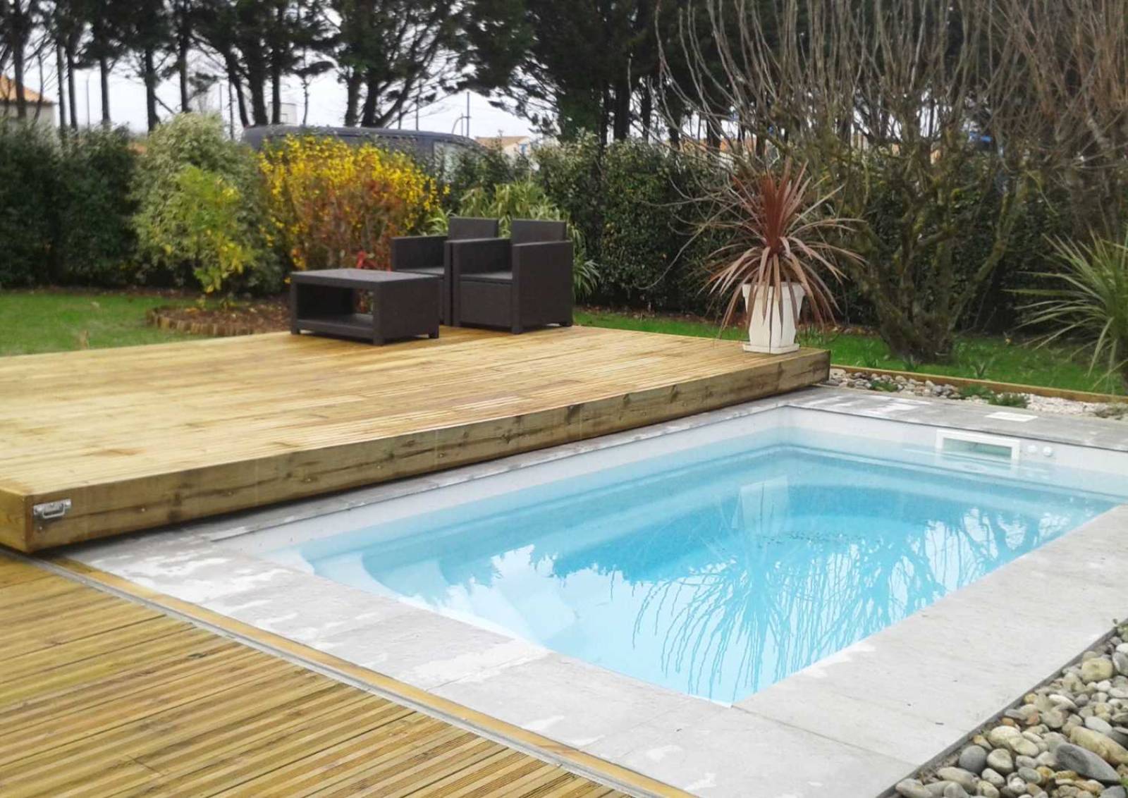 Manhattan 4 avec banquette conviviale installée à Saint-Tropez.