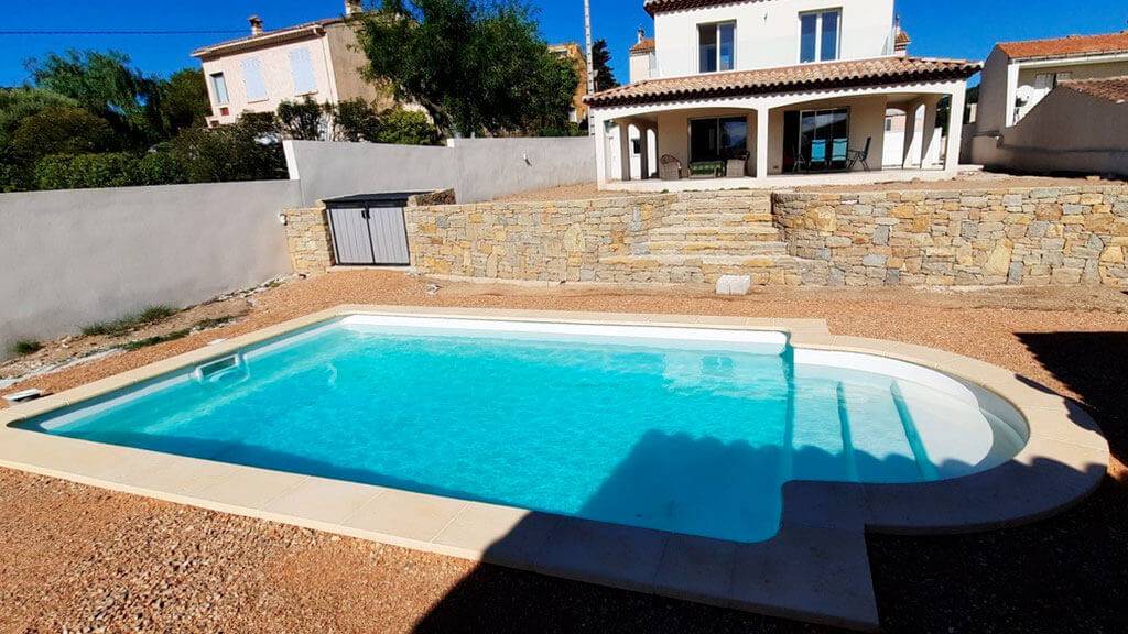 Mangolada (de 7m à 10m) - Piscine coque polyester fond incliné - Six Fours les Plage