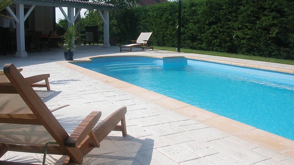 Mangolada (de 7m à 10m) - Piscine coque polyester fond incliné - Six Fours les Plage