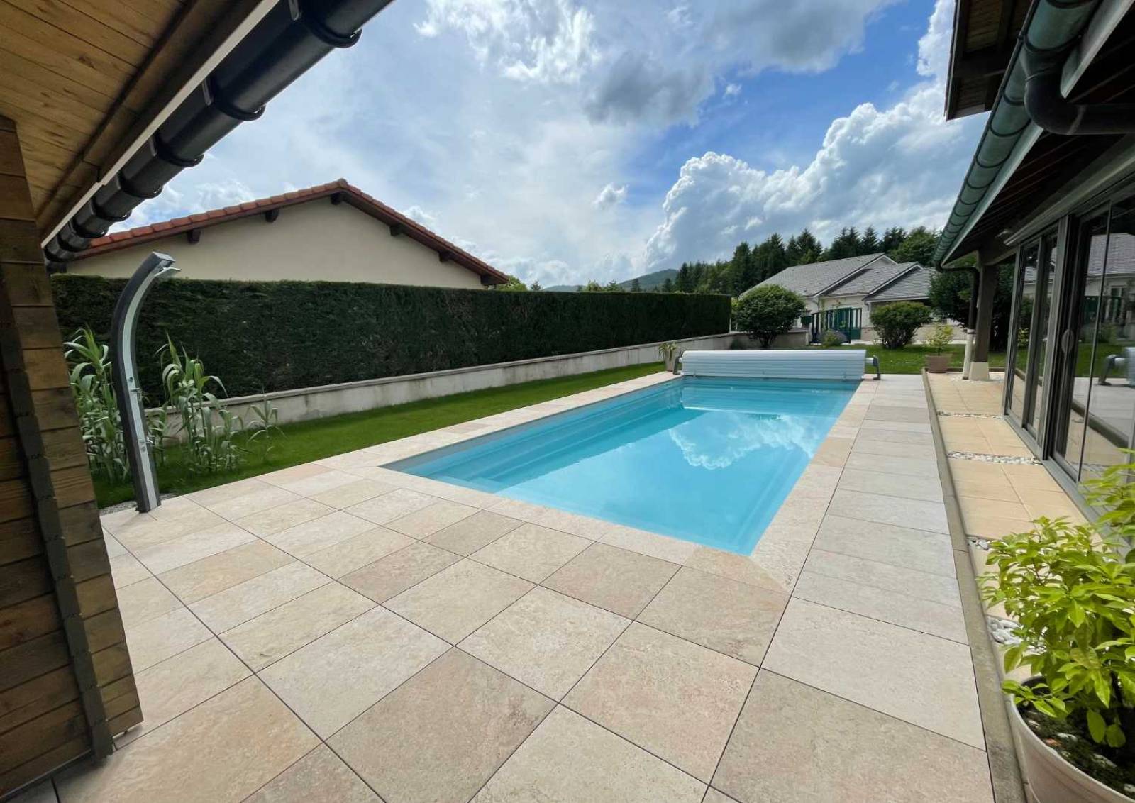 Modèle Flamingo 8 m couleur beige posé à Le Lavandou.