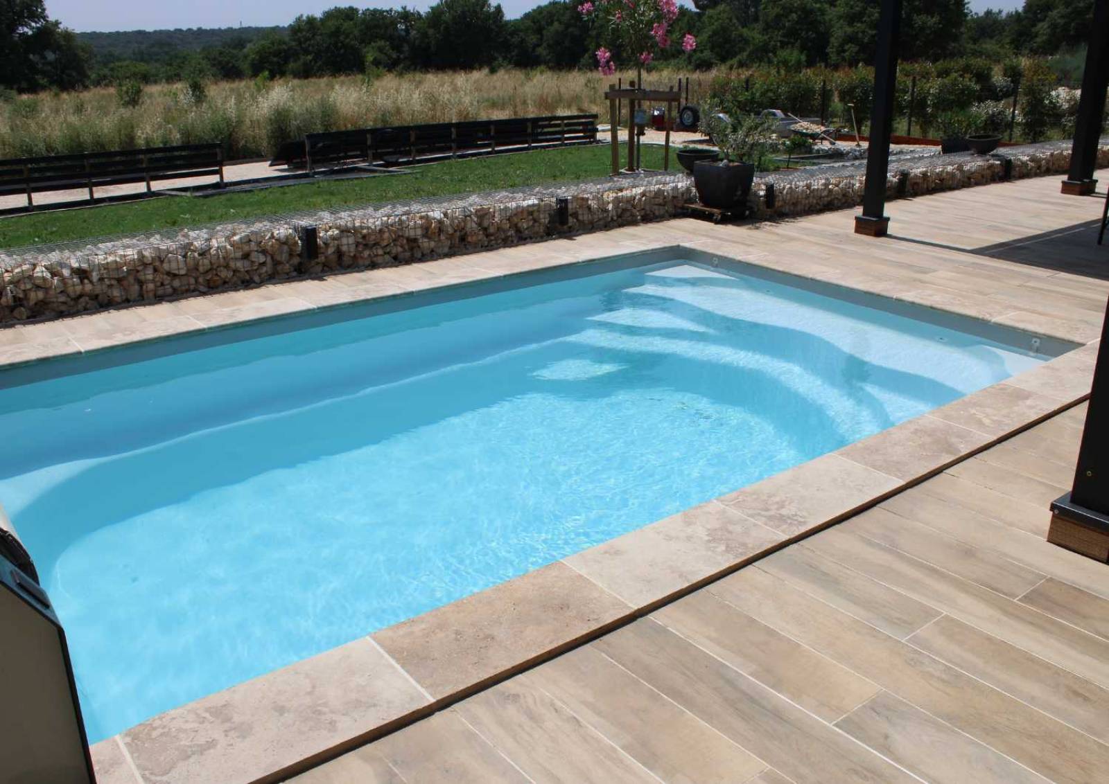 Modèle Manhattan 5 m avec escaliers diagonaux installé à Brignoles.