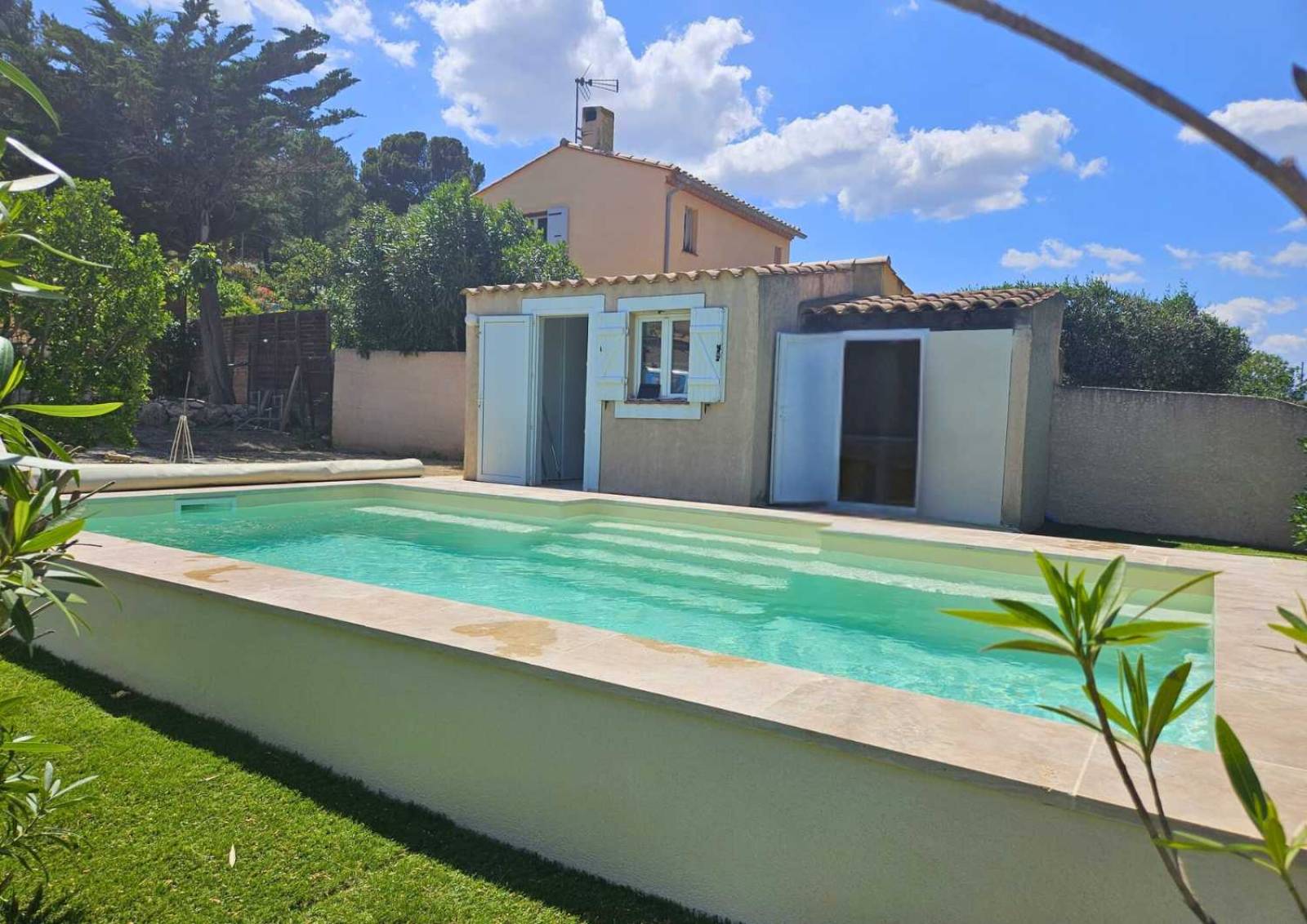 Aménagement piscine extérieur sur terrain en pente Cuers (83390)