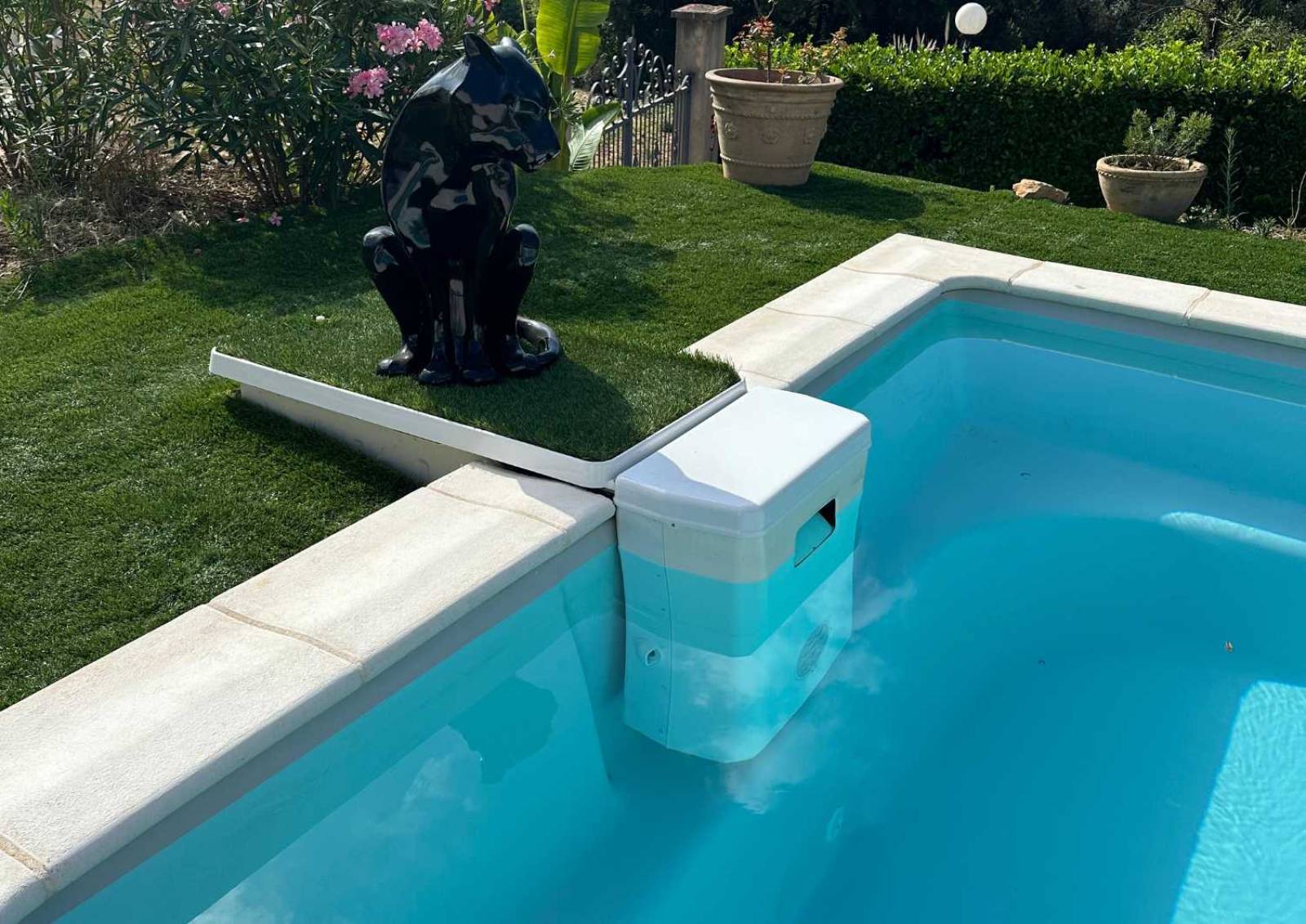 Modèle Shooter 6,20 m installé à Sanary-sur-Mer, associant confort et simplicité d’entretien.