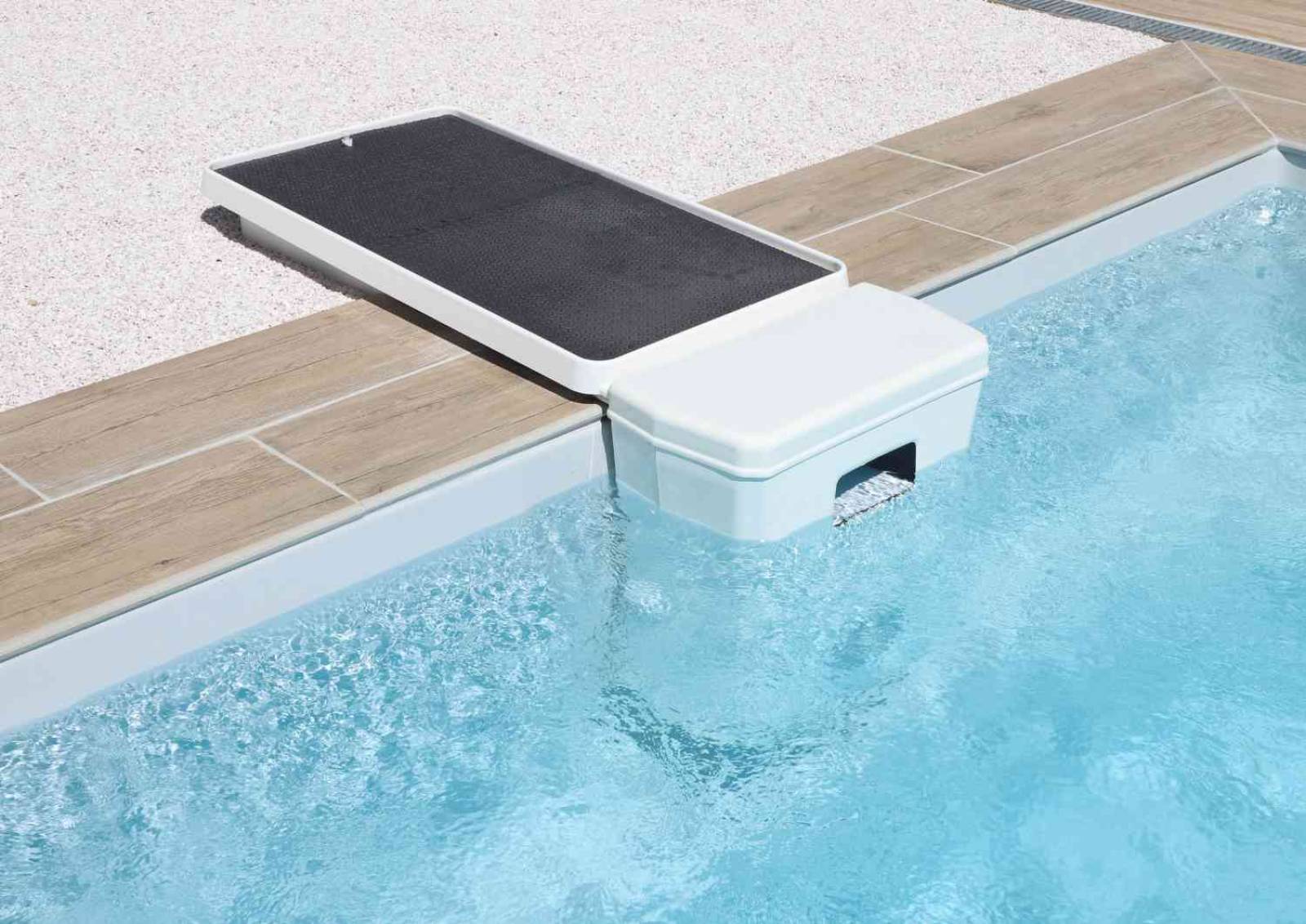 Shooter 8,20 m avec banquette intégrée pour la détente, posée à Le Luc.