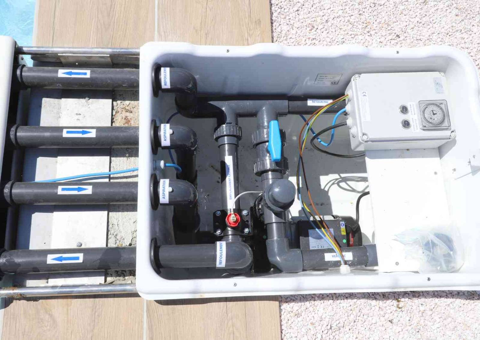 Piscine grand format Shooter 8,20 m équipée d’une nage à contre-courant à Fayence.