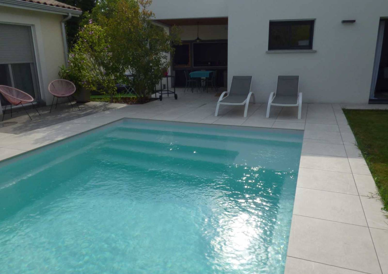 Modèle Sherry Lounge 9,30 m avec volet Cover’In installé à Le Lavandou.