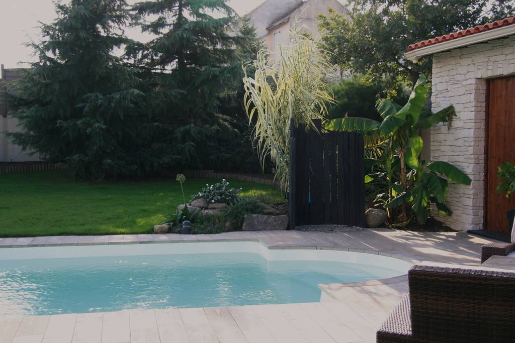 Piscine Coque Mangolada 8,9,10,11 à fond incliné, par Cocktail Piscines sur Tourves et dans le Var