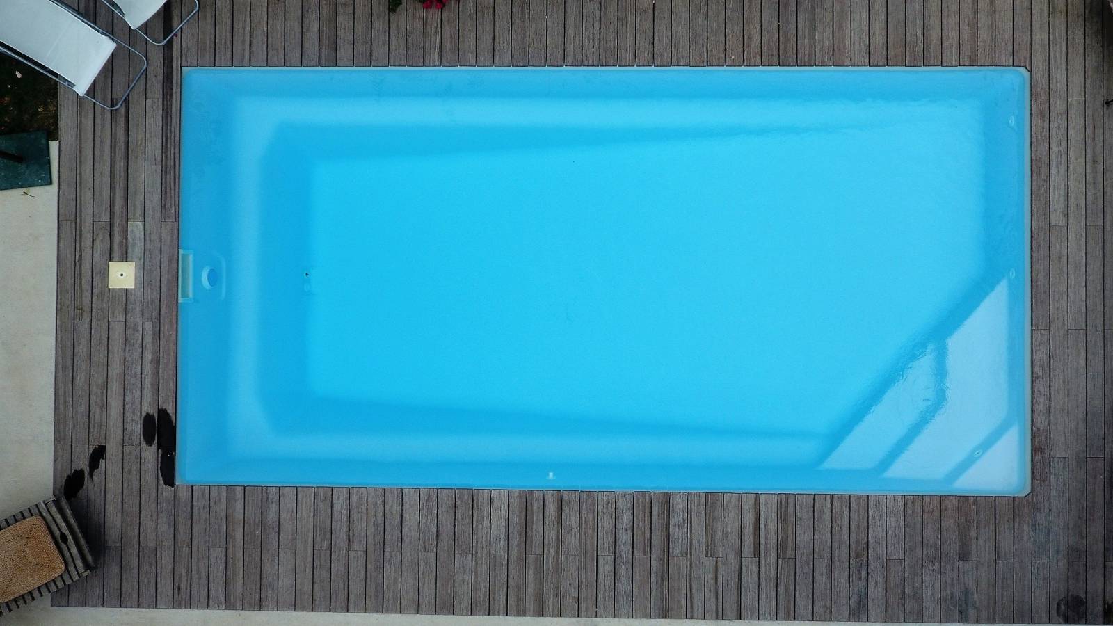 Piscine Brooklyn 9 m avec grande zone de nage installée à La Londe-les-Maures.