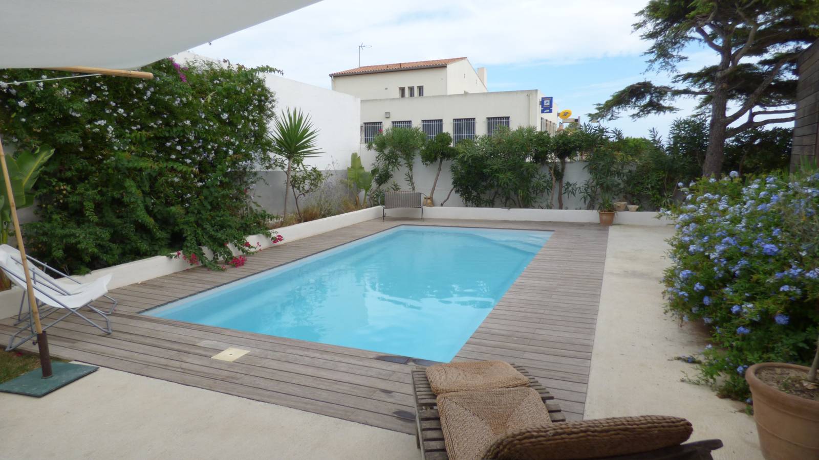 Piscine coque Brooklyn 9 m avec finition HD Touch à Saint-Raphaël.