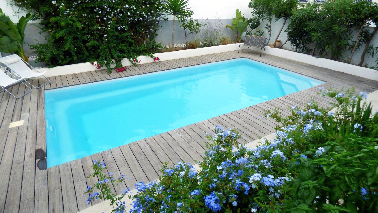 Installation d’une Brooklyn 9 m dans un extérieur spacieux à Vidauban.