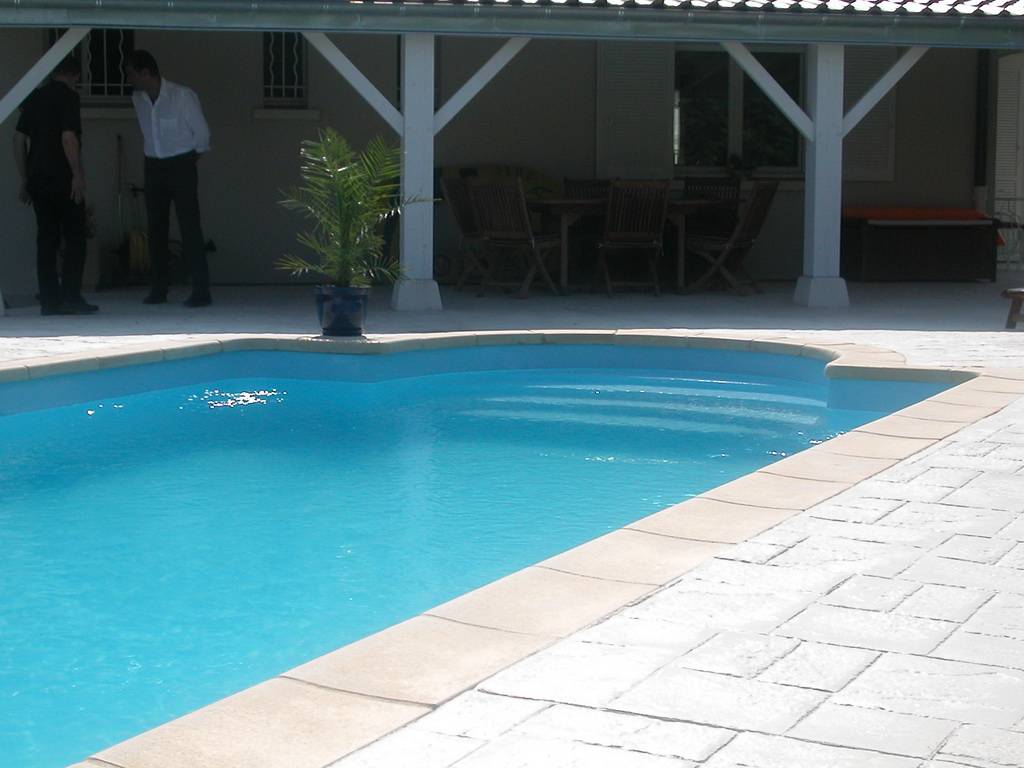 Mangolada (de 7m à 10m) - Piscine coque polyester fond incliné - Six Fours les Plage