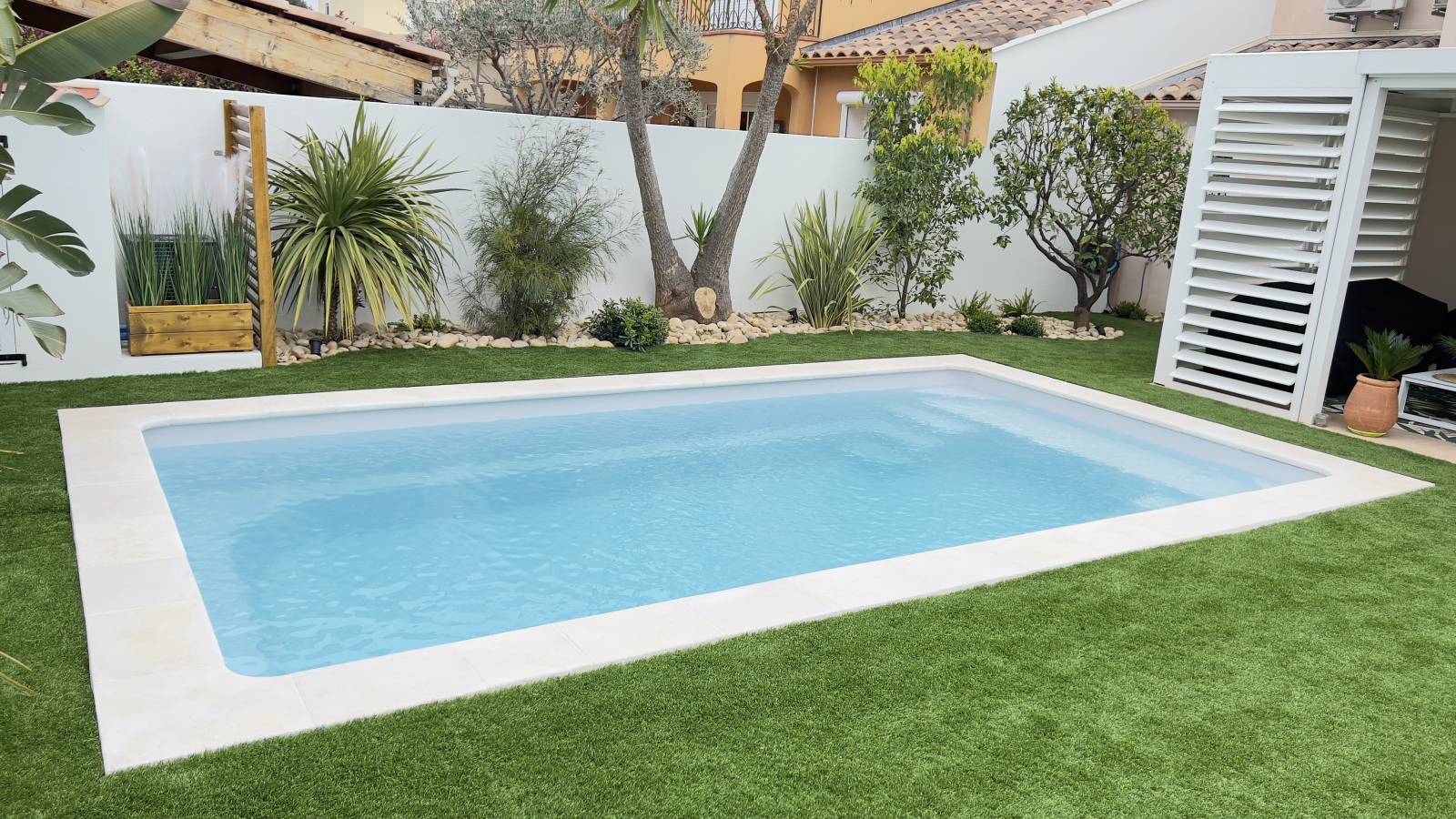 Piscine coque polyester dans le Var