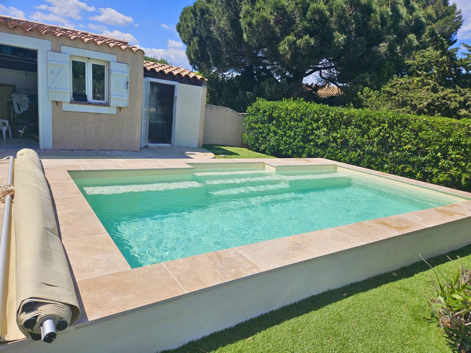 PISCINE AVEC escalier déporté de 6 metres par 3 metres