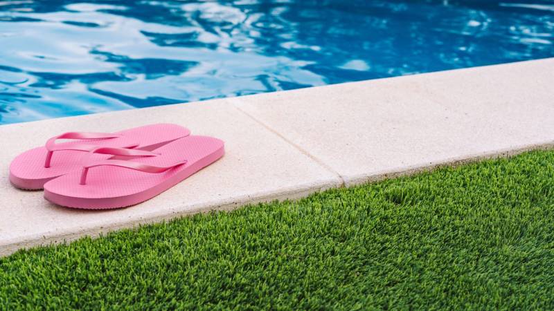 Gazon synthétique cocktail piscine 83 Mazaugues