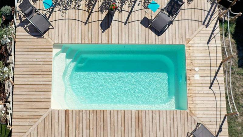 Profitez d’une mini piscine sans permis de construire dans le Var. Cocktail Piscine 83 vous guide dans votre projet, de l’étude à l’installation.