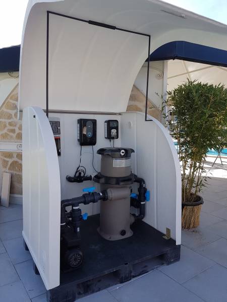 local technique en fibre composite pour votre piscine
