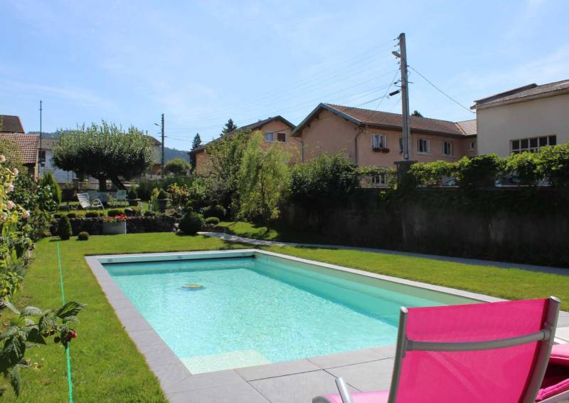 Sunshine 7,20 m avec escaliers d’angle discrets installée à Saint-Tropez.