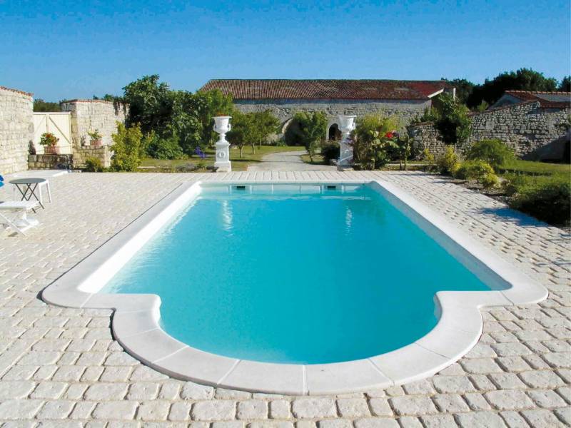 Piscine Coque Mangolada 8,9,10,11 à fond incliné, par Cocktail Piscines sur Tourves et dans le Var