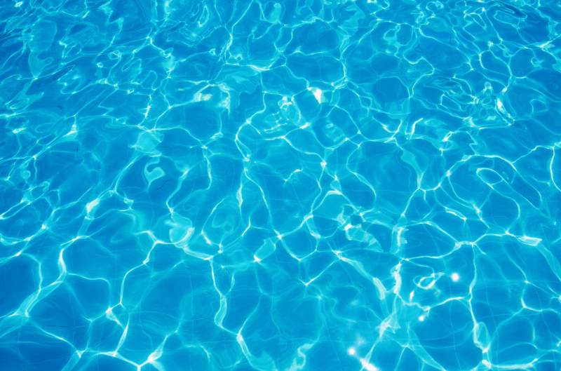 couleur de coque bleu dans le Var Cocktail Piscine à Saint Maximin