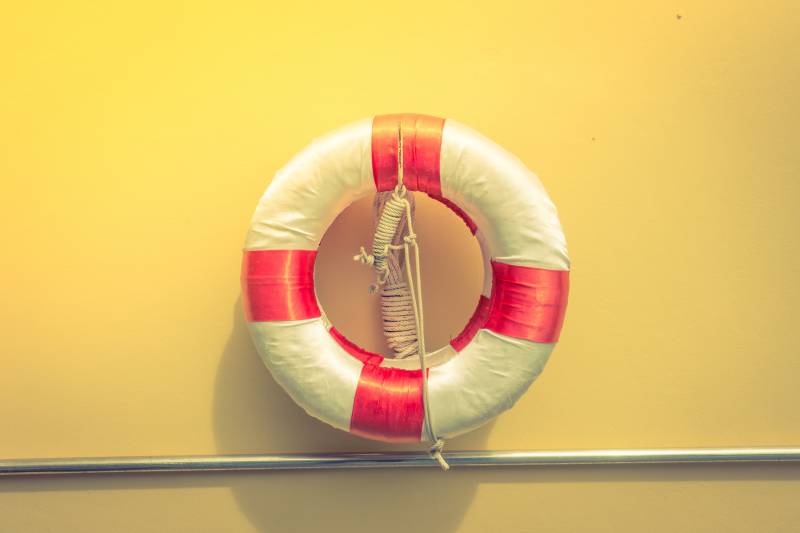 une bouée de secours pour piscine