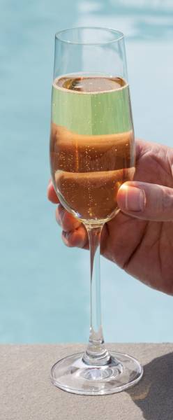 CHAMPAGNE a la signature de ma piscine