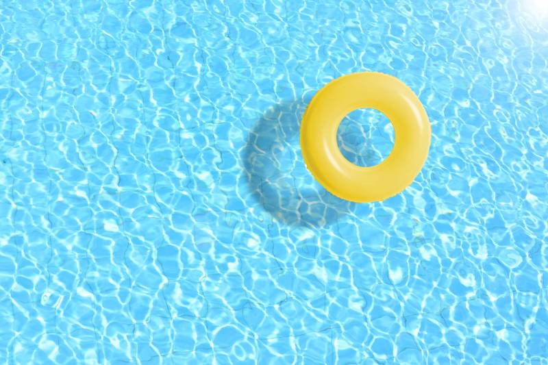 couleur de piscine bleu ciel coque Cocktail dans le Var secteur Saint Zacharie