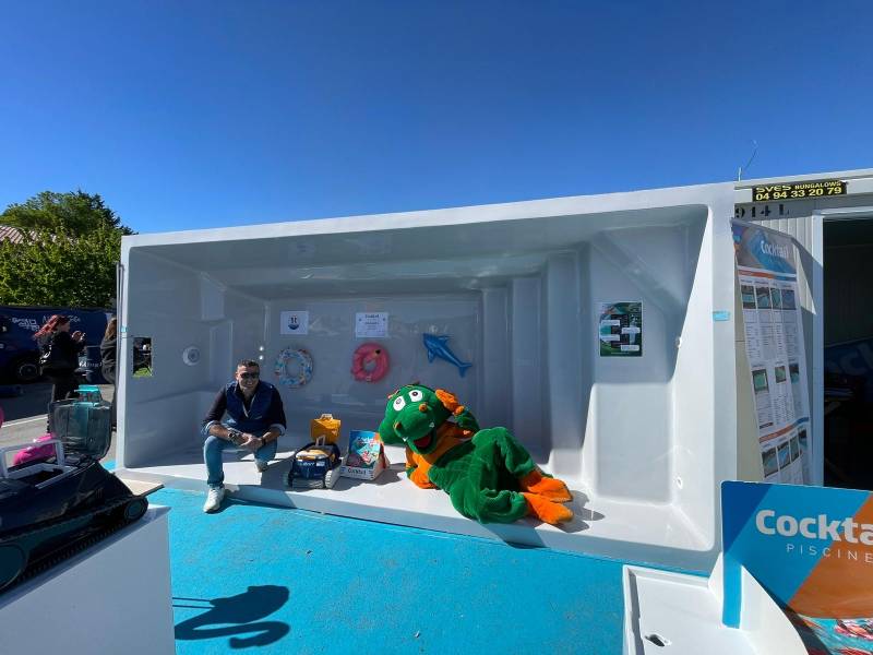 Cocktail piscine coque polyester Var