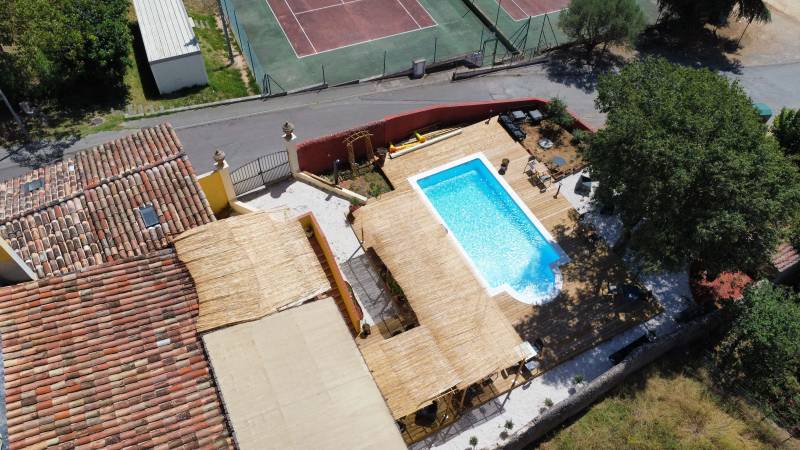 piscine coque polyester modern