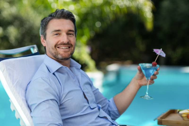 Quelles sont les formules d'installation proposées par Cocktail Piscine 83 ?