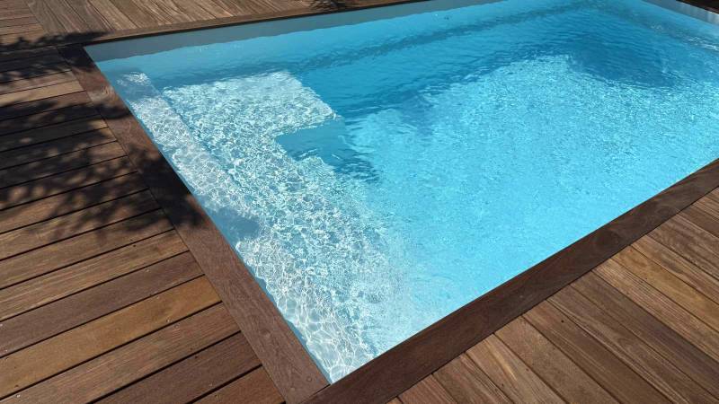 Vue sur escalier piscine coque