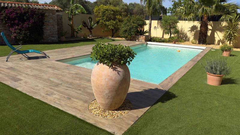 piscine en coque polyester dans le Var a la Farlede