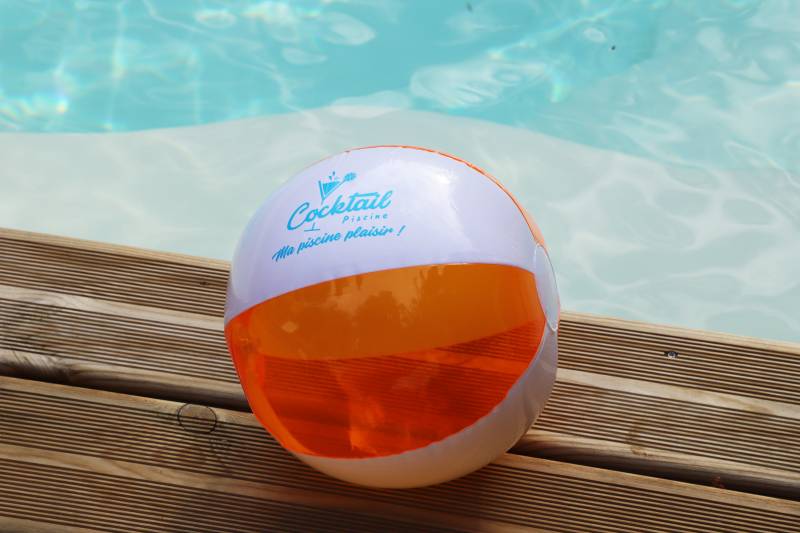 ballon cocktail en bord de piscine