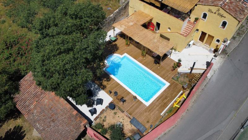 Piscine coque bleu pour baignade