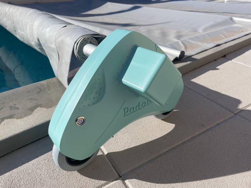 enrouleur bâche piscine coque polyester
