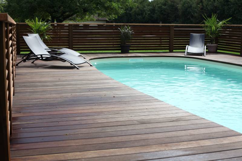 piscinier utilisant la réalité augmentée pour simuler votre projet piscine à SaintMaximin la Sainte Baume