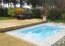 Manhattan 4 avec banquette conviviale installée à Saint-Tropez.