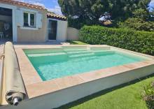 Piscine Paloma 8 couleur beige installée à La Londe-les-Maures.