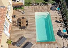 Piscine coque polyester Manhattan 6 m installée à Bormes-les-Mimosas.