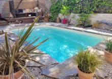 Installation d’une Manhattan 4 dans un jardin urbain à Solliès-Pont.