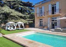 Flamingo 9 m design moderne installée à La Londe-les-Maures.