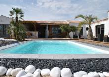 Piscine Manhattan 6 m couleur gris contemporain installée à Solliès-Ville.