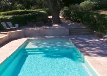 Installation d’une Sherry Lounge XXL 11,30 m dans un grand jardin à Le Lavandou.