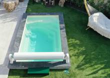 Mini-piscine Manhattan 4 inférieure à 10 m² installée à Cavalaire-sur-Mer.