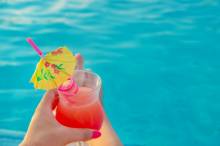 profitez de l'été dans votre piscine cocktail installée par l'agenec de rocbaron