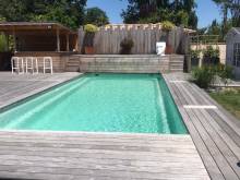 piscine coque beige dans le Var